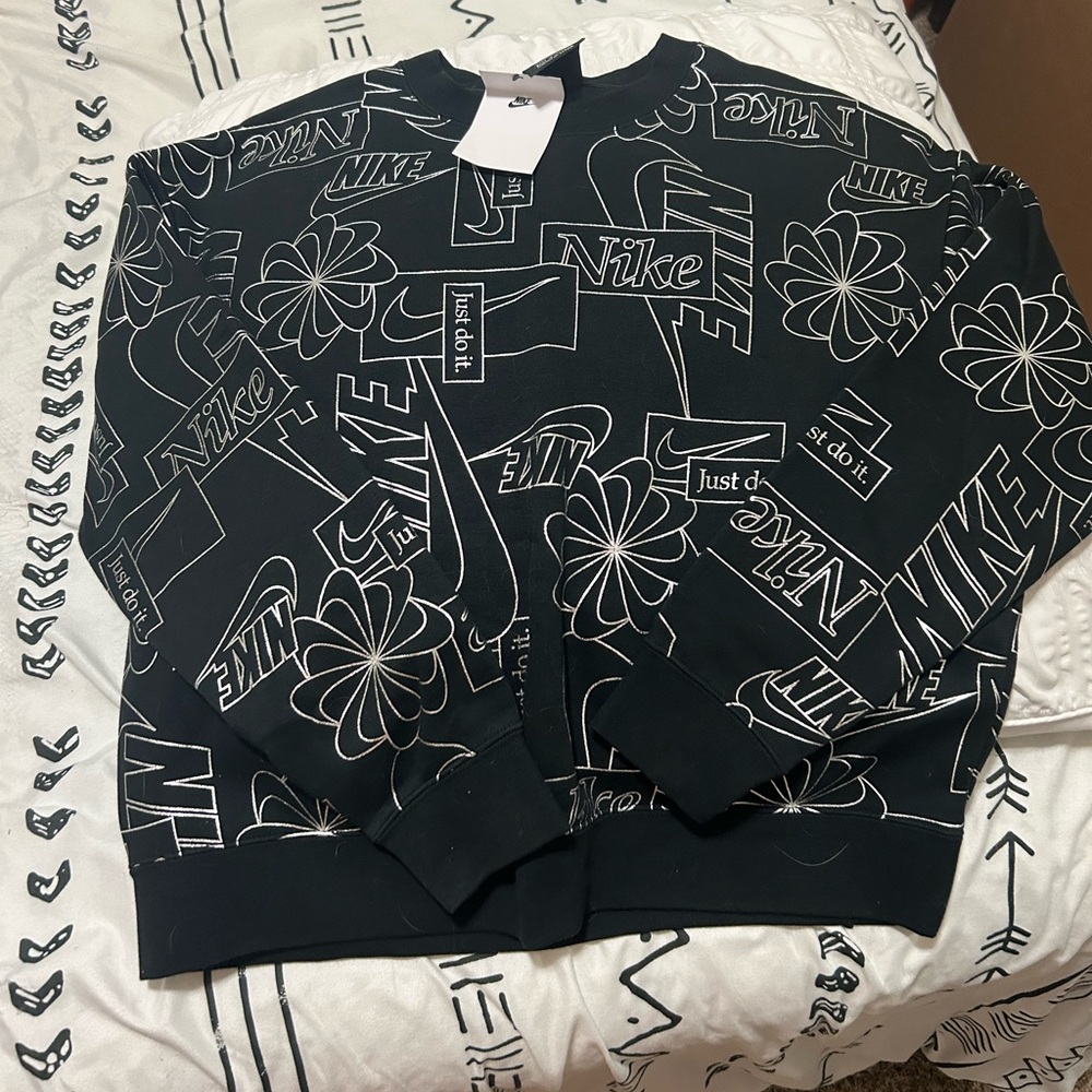 Nike Black Graphic Sweater Crewneck NEW WITH TAGS
